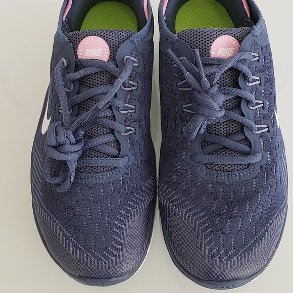 Girls Nike Free RN Size 4.5 - Picture 3 of 8